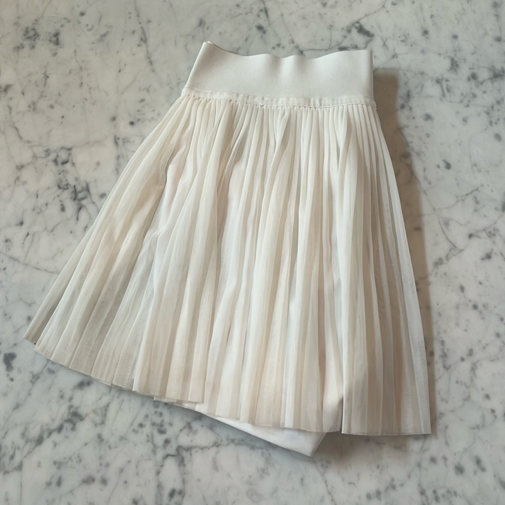 Lululemon white tennis skirt